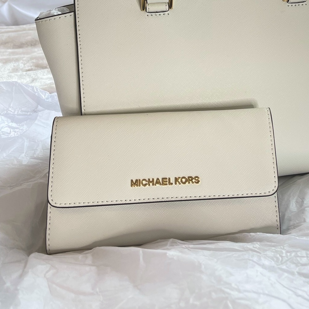 *BRAND NEW* Michael Kors Wallet